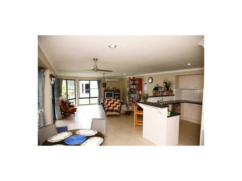 69 Loretto Drive, Oakhurst QLD 4650