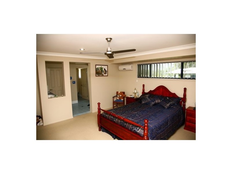 69 Loretto Drive, Oakhurst QLD 4650