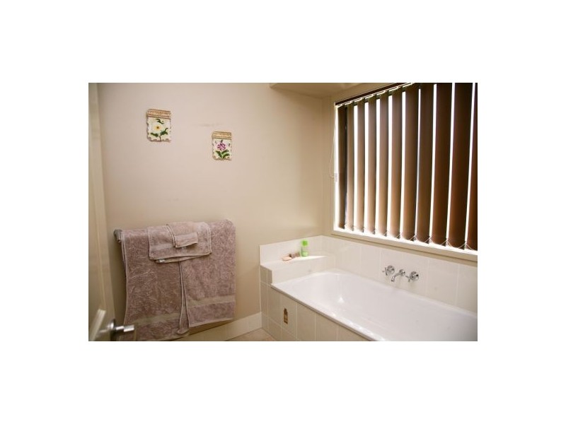 69 Loretto Drive, Oakhurst QLD 4650