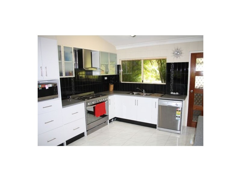 695 Teddington Road, Teddington QLD 4650