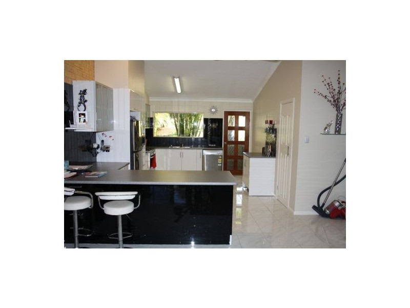 695 Teddington Road, Teddington QLD 4650