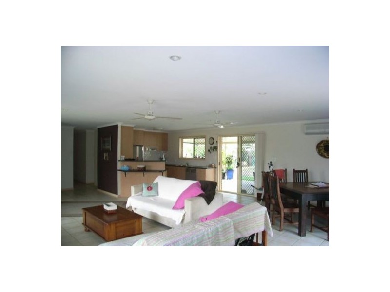 86 Woocoo Drive, Oakhurst QLD 4650