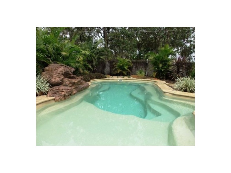 86 Woocoo Drive, Oakhurst QLD 4650
