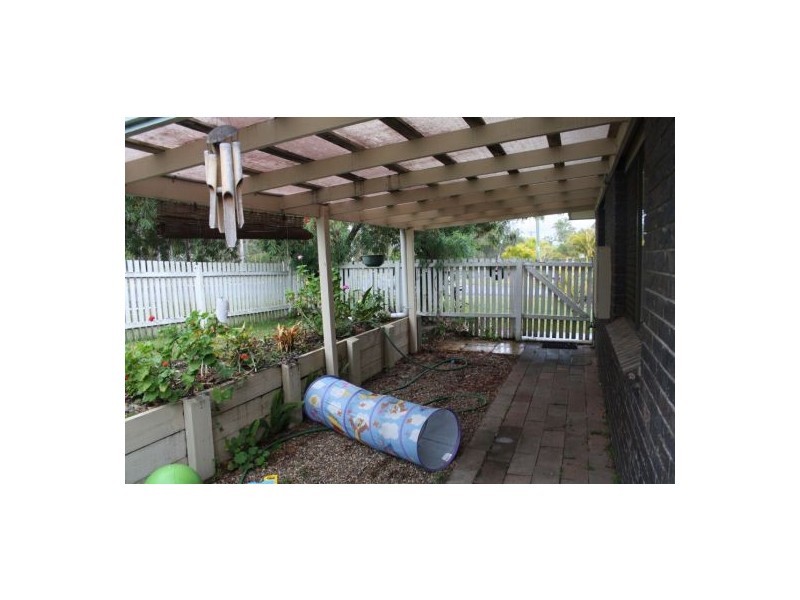 8 Ruby Street, Aldershot QLD 4650