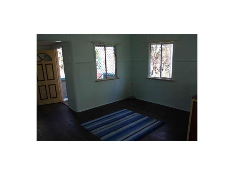 114 Cambridge Street, Granville QLD 4650