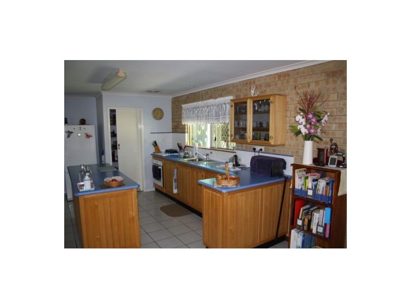17 Amanda Avenue, Oakhurst QLD 4650