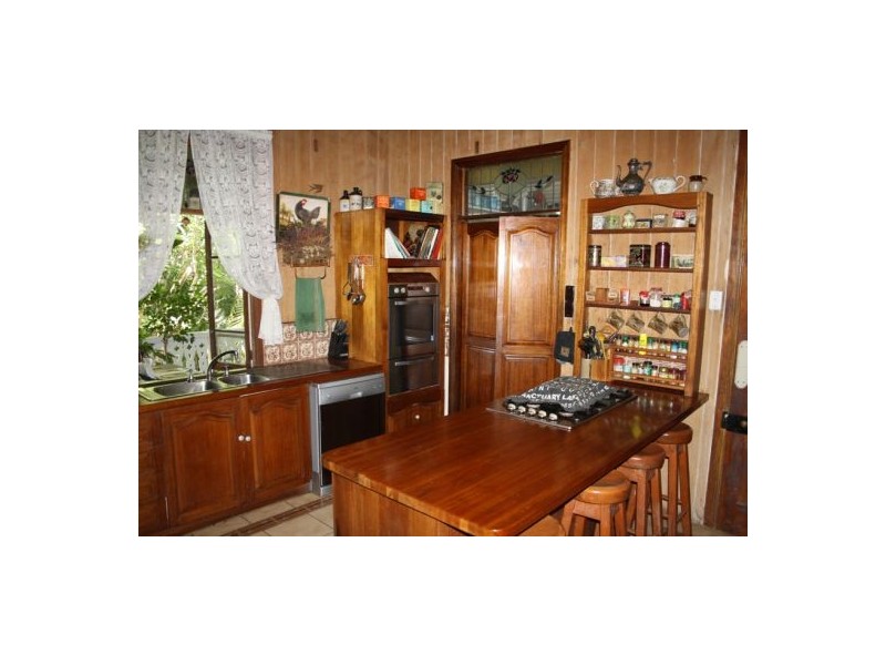 23 William Street, Howard QLD 4659