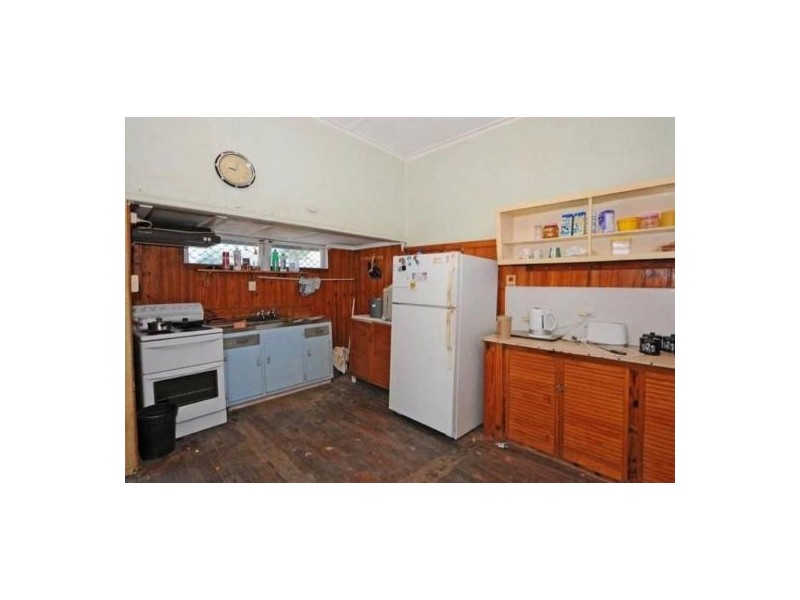 8 May Street, Granville QLD 4650