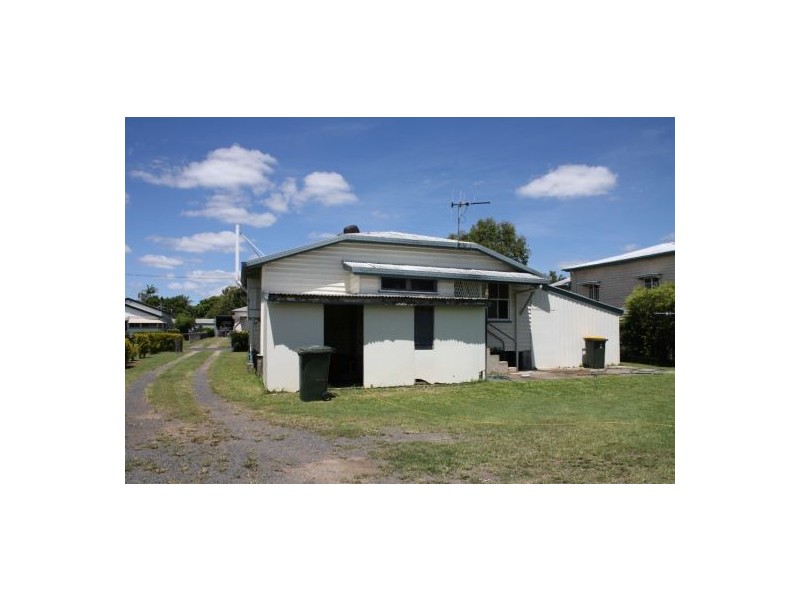 8 May Street, Granville QLD 4650