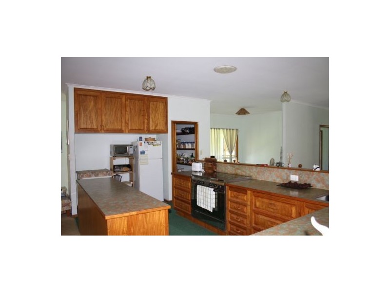 221 Petersen Road, Owanyilla QLD 4650
