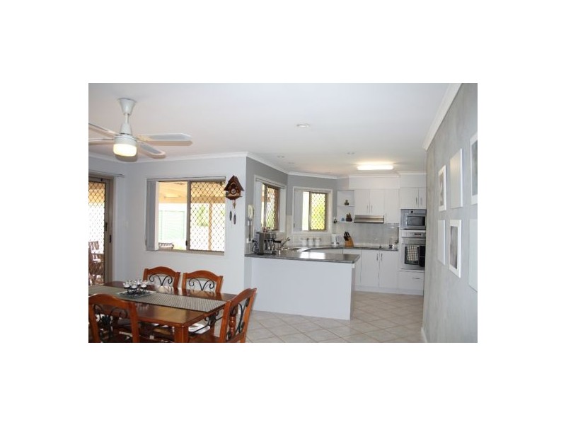 188 Woocoo Drive, Oakhurst QLD 4650