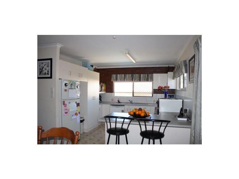 15 Jocelyn Parade, Granville QLD 4650