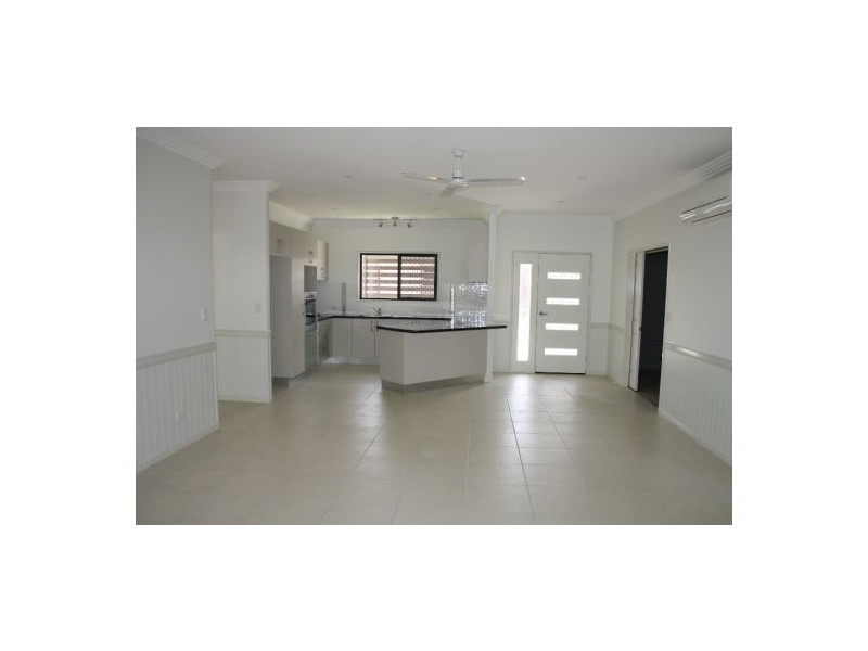 34-36 Regent Street, Granville QLD 4650