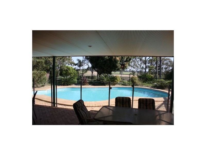 1 Matthew Parade, Granville QLD 4650
