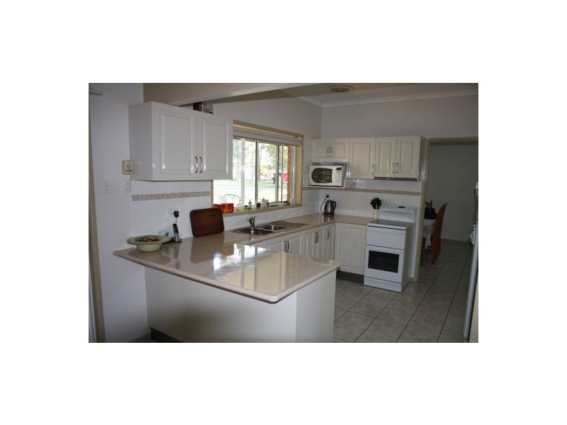 169 Philip Drive, Teddington QLD 4650