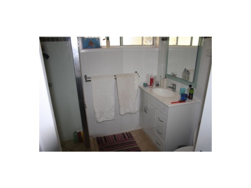 169 Philip Drive, Teddington QLD 4650