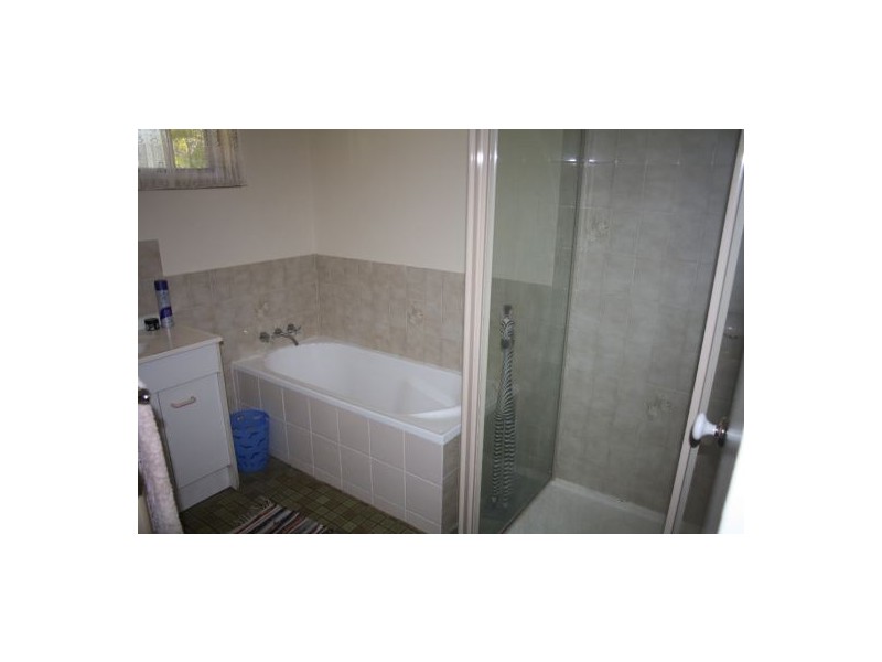 169 Philip Drive, Teddington QLD 4650