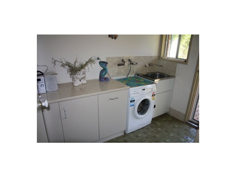 169 Philip Drive, Teddington QLD 4650