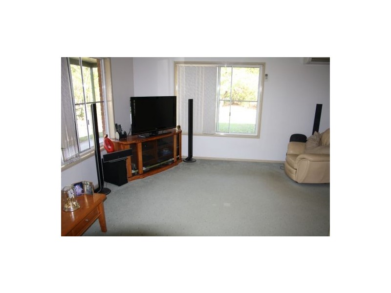 169 Philip Drive, Teddington QLD 4650