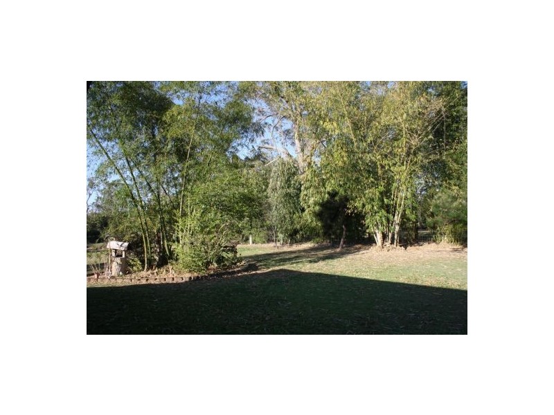 169 Philip Drive, Teddington QLD 4650