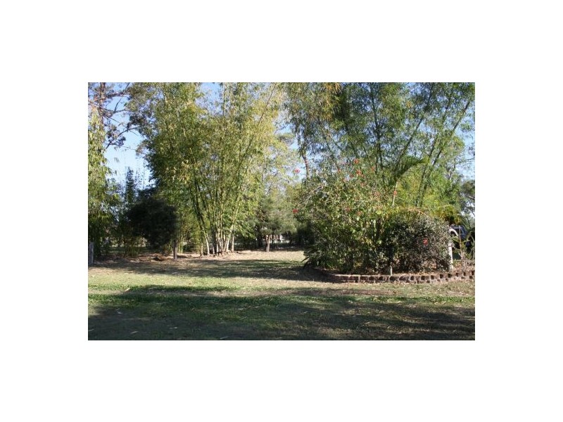169 Philip Drive, Teddington QLD 4650