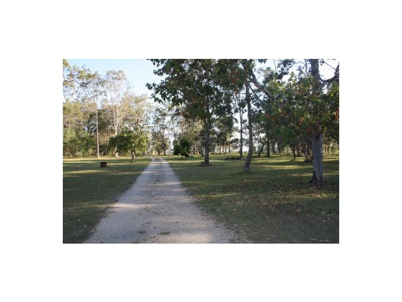 169 Philip Drive, Teddington QLD 4650