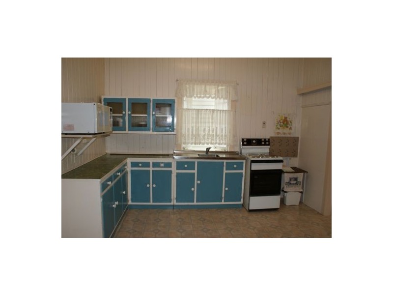 11 Meredith Street, Maryborough QLD 4650