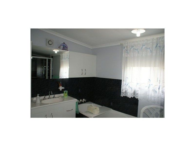 18 Gladstone Street, Maryborough West QLD 4650