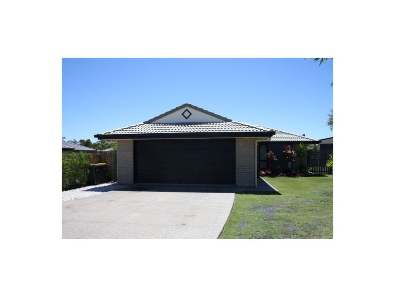 28 Topaz Circuit, Urangan QLD 4655