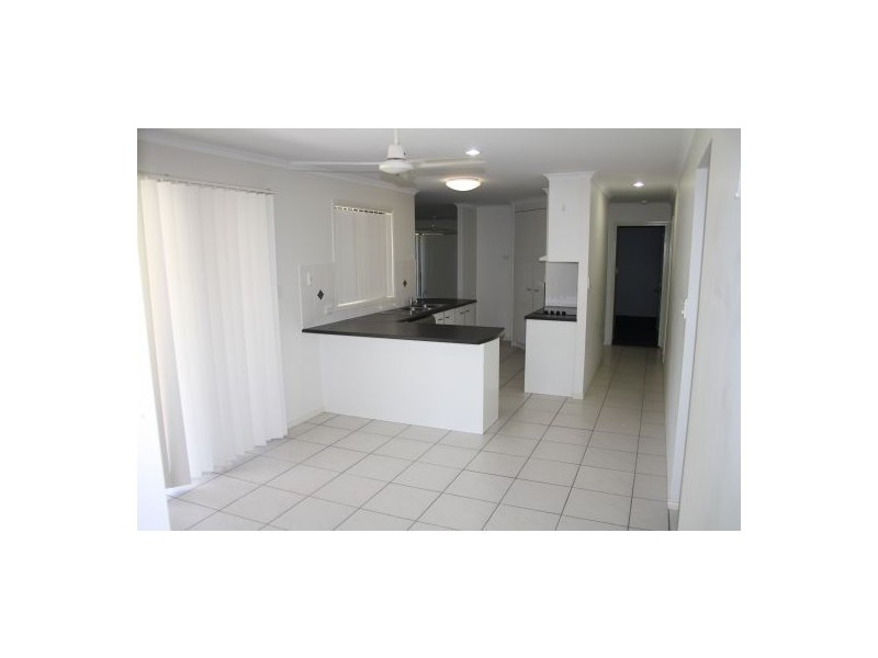 28 Topaz Circuit, Urangan QLD 4655