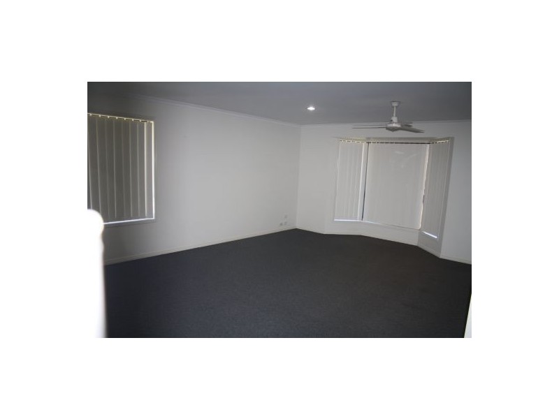 28 Topaz Circuit, Urangan QLD 4655