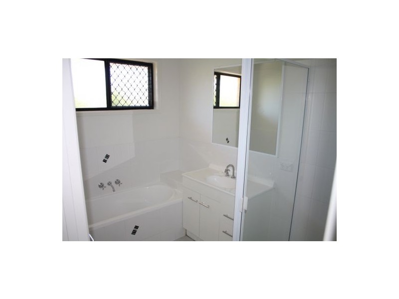 28 Topaz Circuit, Urangan QLD 4655