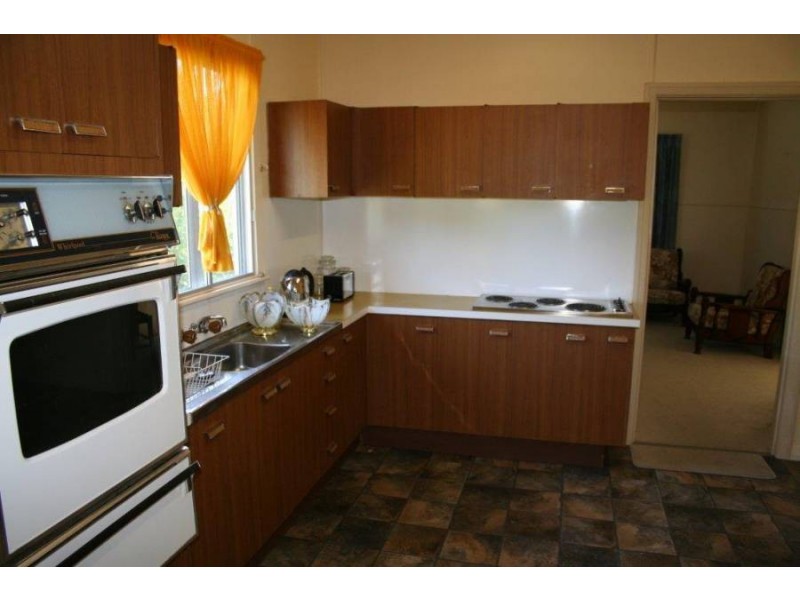 8 Honiton Street, Torquay QLD 4655