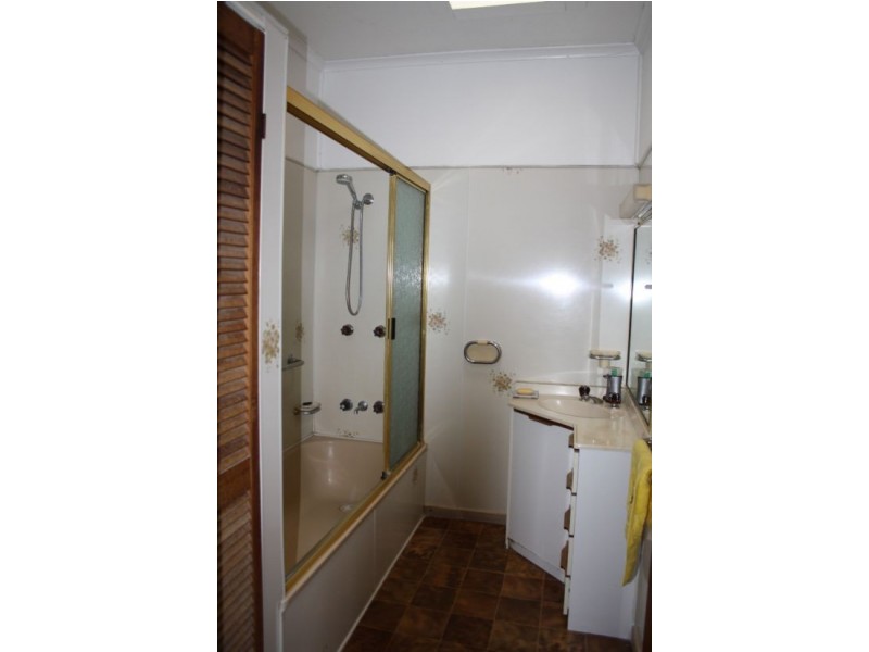 25 Pearson Street, Granville QLD 4650