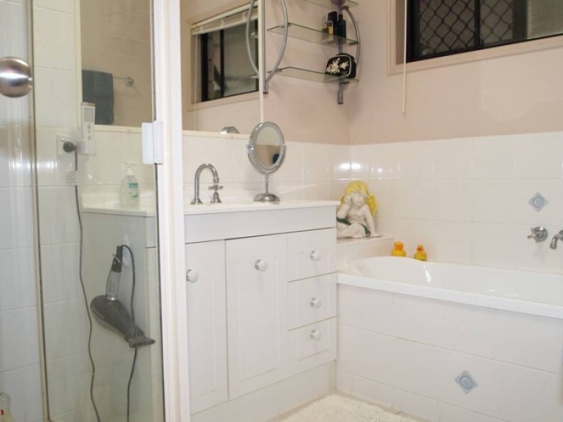 16 Joselyn Drive, Point Vernon QLD 4655