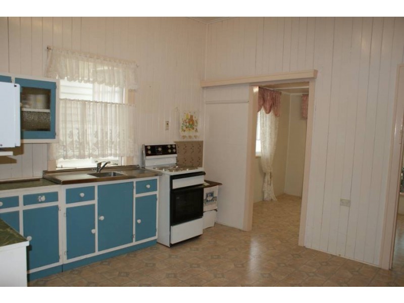 11 Meredith Street, Maryborough QLD 4650