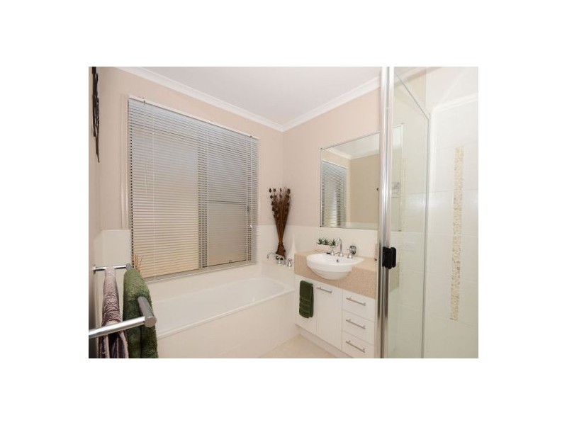 11 Lakeridge Drive, Dundowran QLD 4655