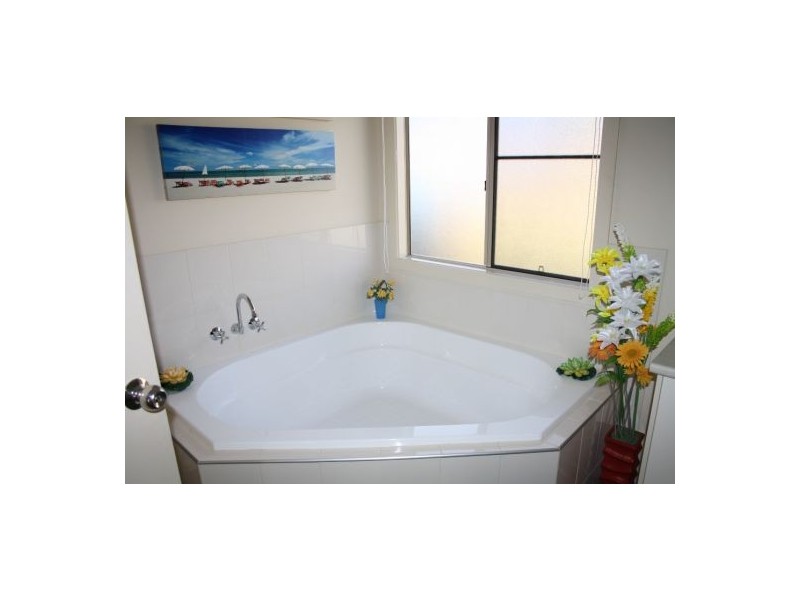 65 Lenthall Street, Aldershot QLD 4650