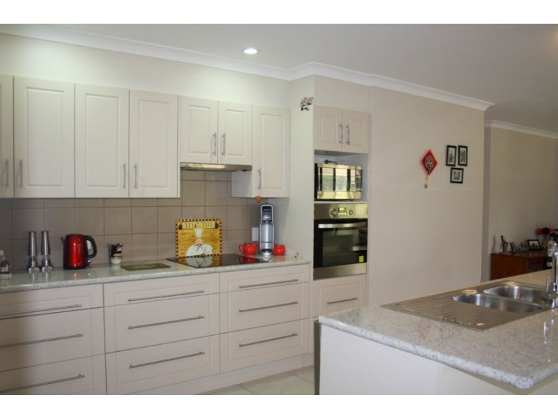 18 Niclintel Place, Oakhurst QLD 4650