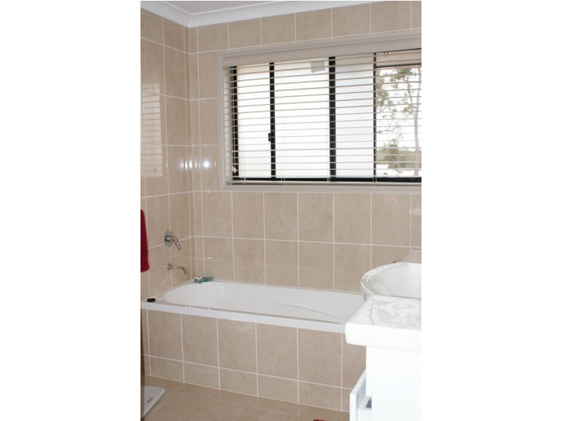 18 Niclintel Place, Oakhurst QLD 4650