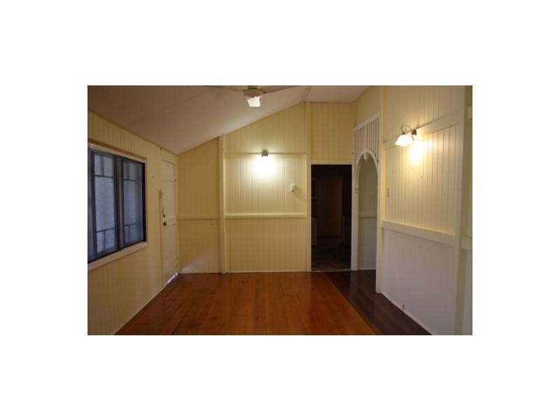 122 Woodstock Street, Maryborough QLD 4650