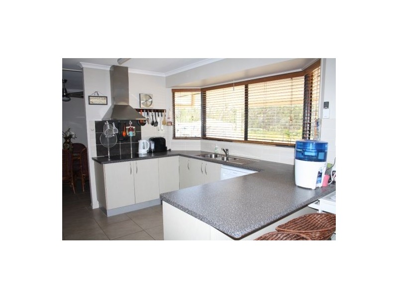 15 Lachlan Drive, Oakhurst QLD 4650