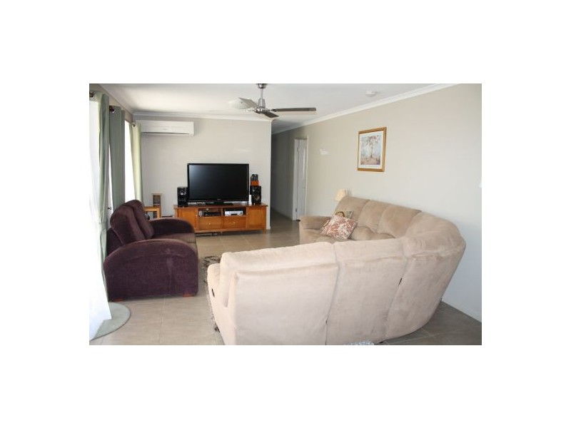 15 Lachlan Drive, Oakhurst QLD 4650