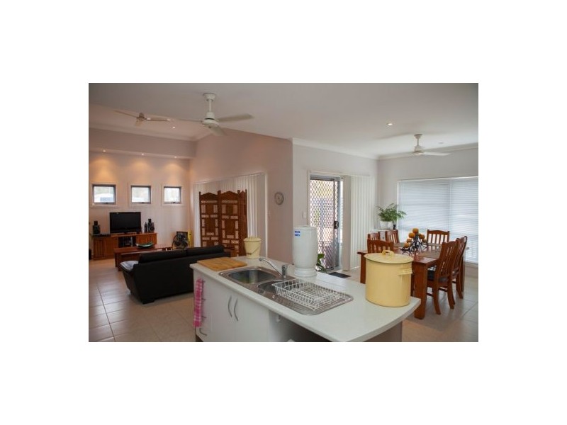 30 Lachlan Drive, Oakhurst QLD 4650