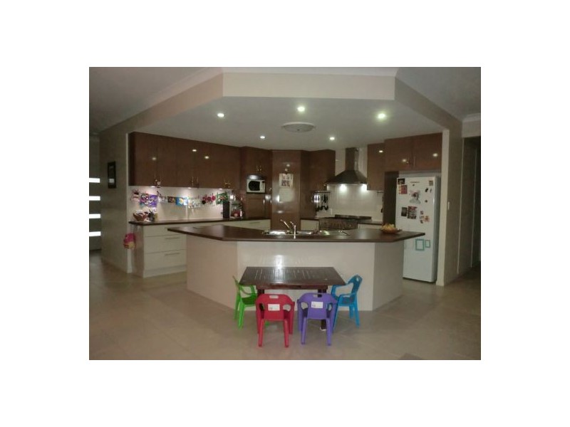 117 Woocoo Drive, Oakhurst QLD 4650
