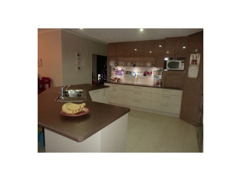 117 Woocoo Drive, Oakhurst QLD 4650