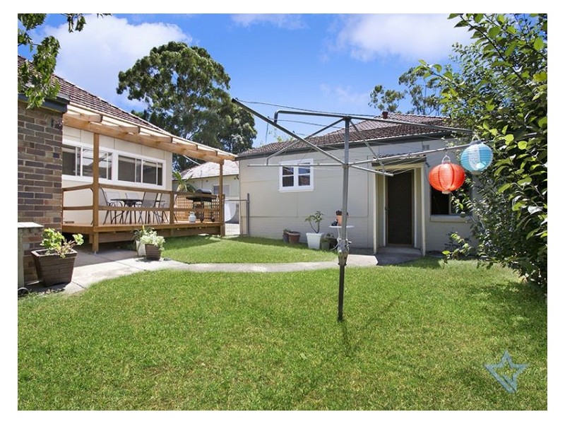 423 Blaxland Rd, Denistone East NSW 2112
