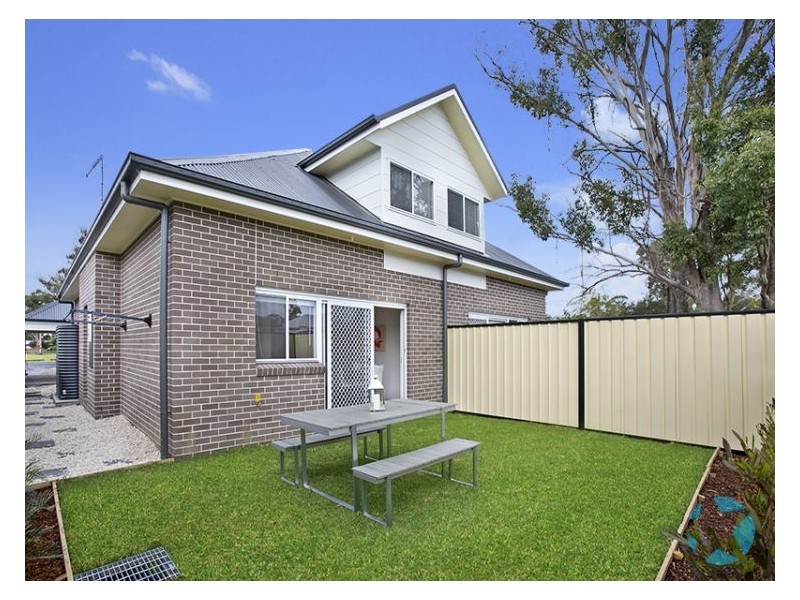 2&3/19 Barry St, Cambridge Park NSW 2747