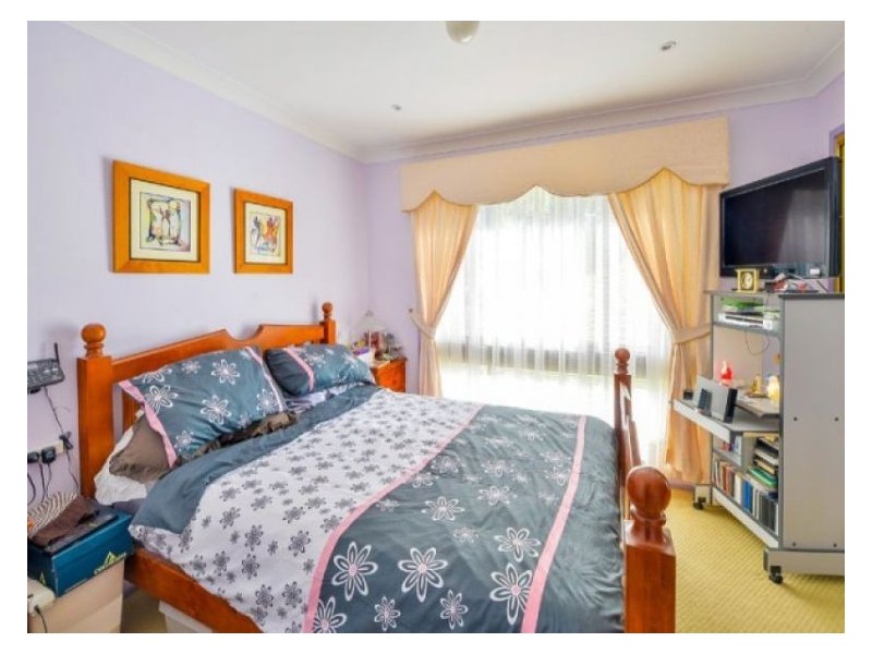 17 Woodcourt St, Ambarvale NSW 2560