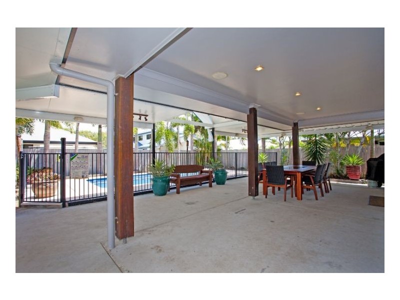 8 Friarbird Ave, Blacks Beach QLD 4740